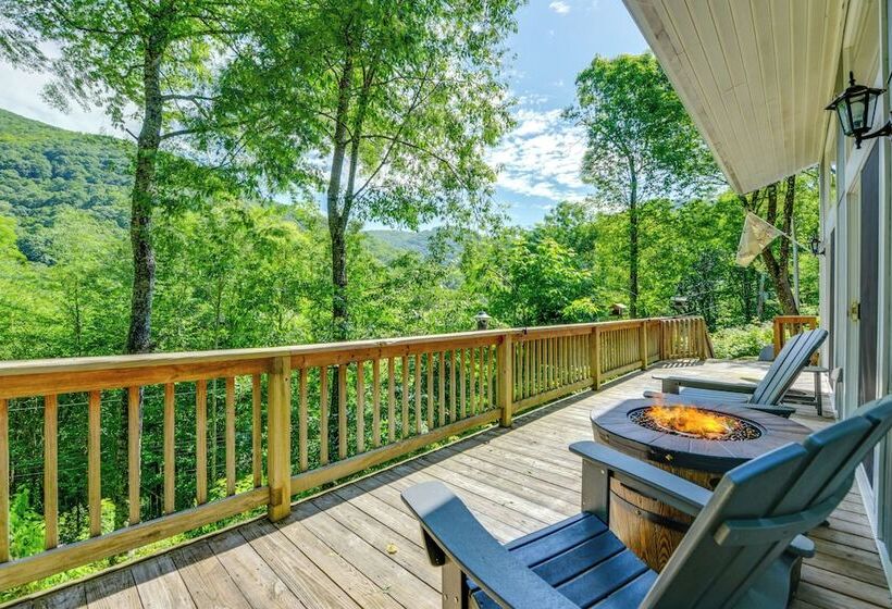 Pet Friendly Home W/ Deck + Mountain Views!