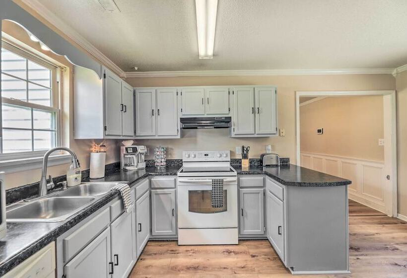 Pet Friendly Jacksonville Home W/ Fenced Yard