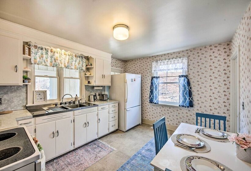 Pet Friendly Mohnton House Near Golf Course!