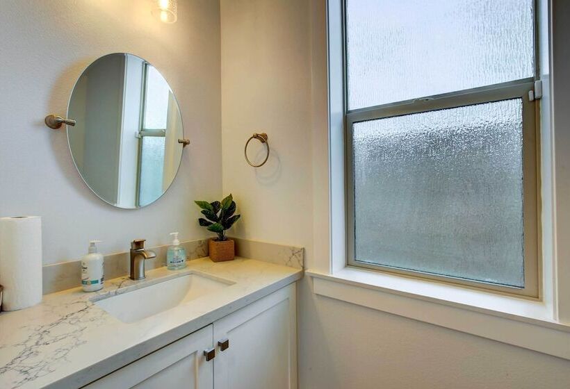 Pet Friendly Paramount Home, 16 Mi To Los Angeles!