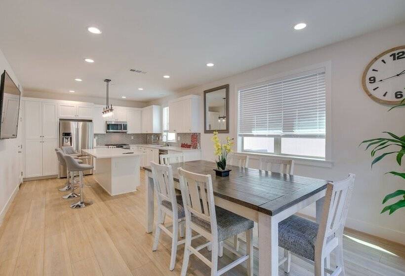 Pet Friendly Paramount Home, 16 Mi To Los Angeles!