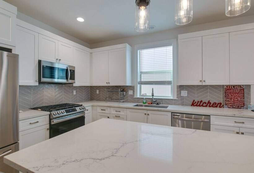 Pet Friendly Paramount Home, 16 Mi To Los Angeles!