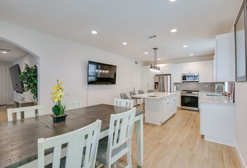 Pet Friendly Paramount Home, 16 Mi To Los Angeles!