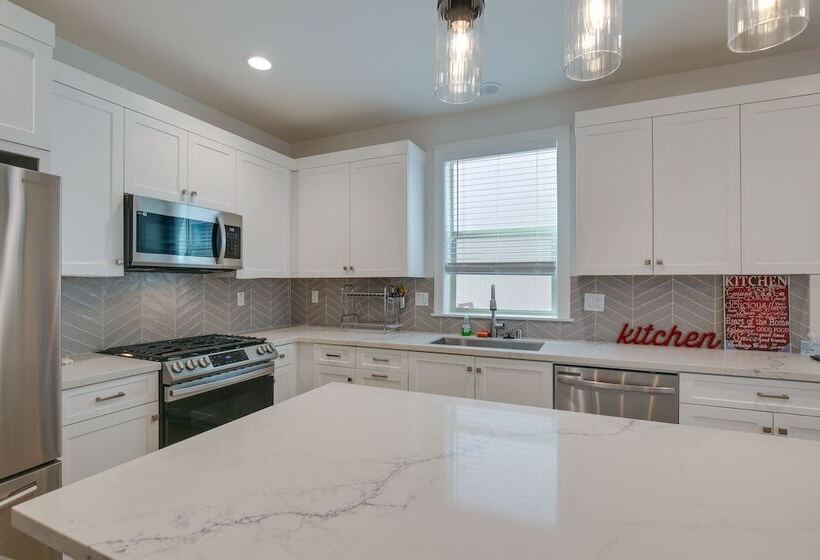 Pet Friendly Paramount Home, 16 Mi To Los Angeles!