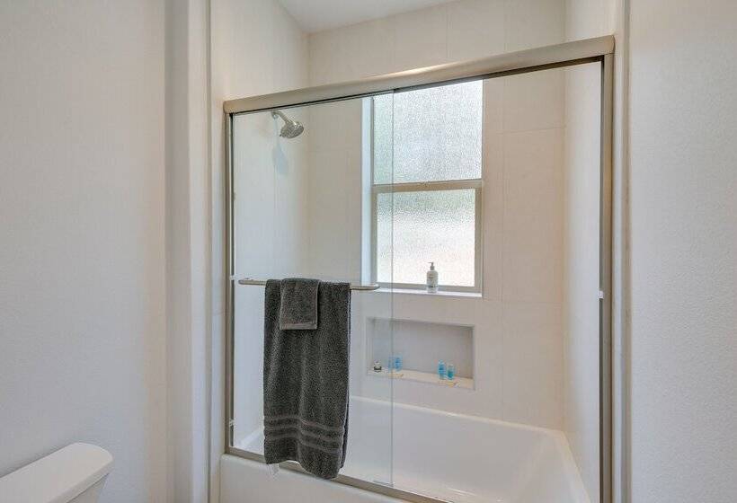 Pet Friendly Paramount Home, 16 Mi To Los Angeles!