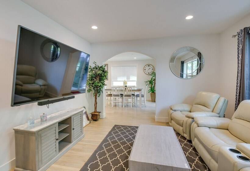 Pet Friendly Paramount Home, 16 Mi To Los Angeles!