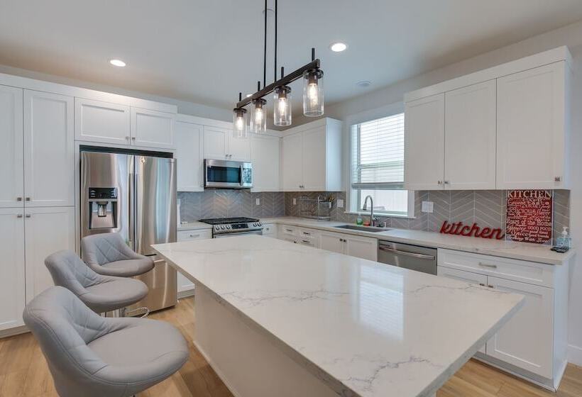 Pet Friendly Paramount Home, 16 Mi To Los Angeles!