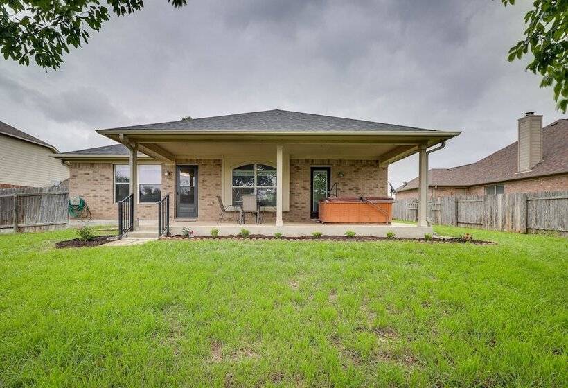 Pet Friendly Round Rock Escape W/ Hot Tub!
