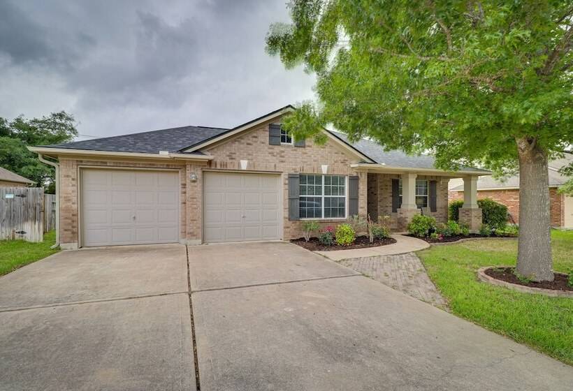 Pet Friendly Round Rock Escape W/ Hot Tub!