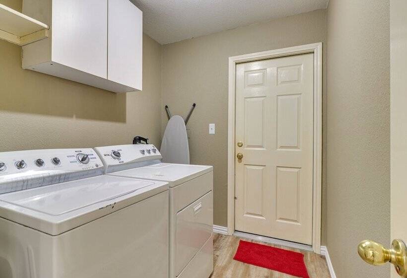 Pet Friendly Round Rock Escape W/ Hot Tub!