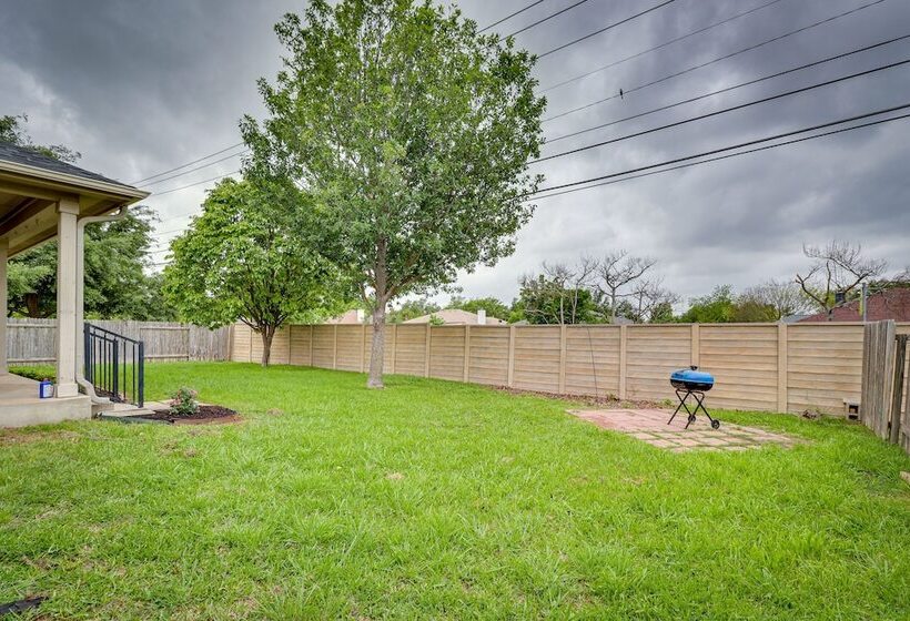 Pet Friendly Round Rock Escape W/ Hot Tub!