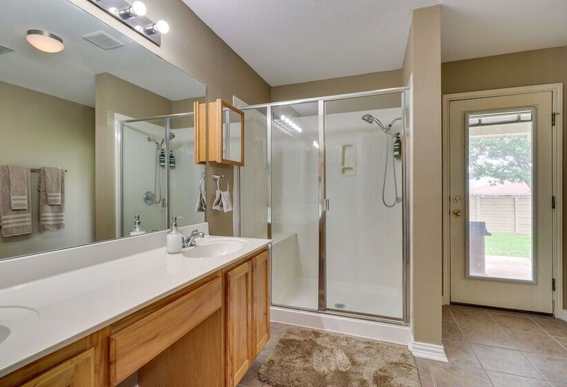 Pet Friendly Round Rock Escape W/ Hot Tub!