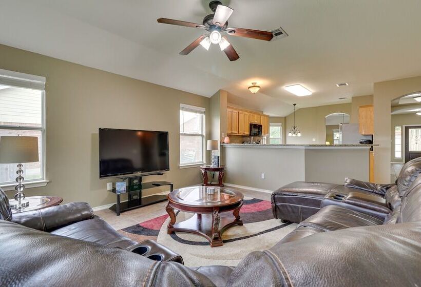 Pet Friendly Round Rock Escape W/ Hot Tub!