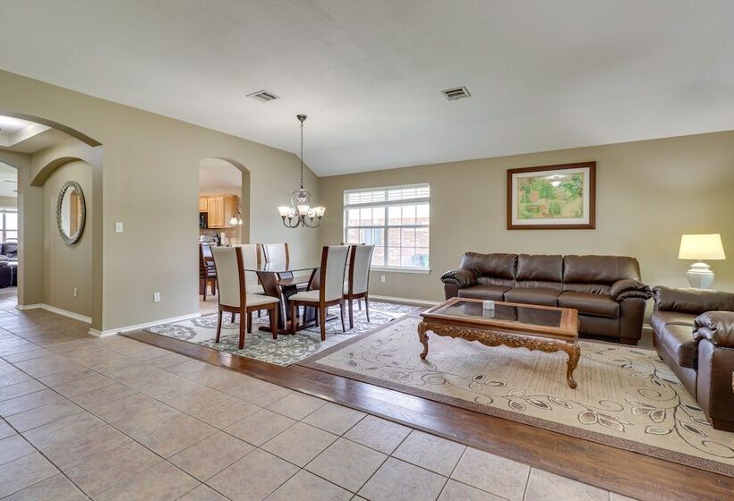 Pet Friendly Round Rock Escape W/ Hot Tub!