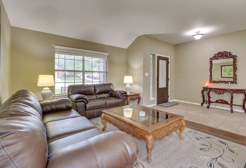 Pet Friendly Round Rock Escape W/ Hot Tub!