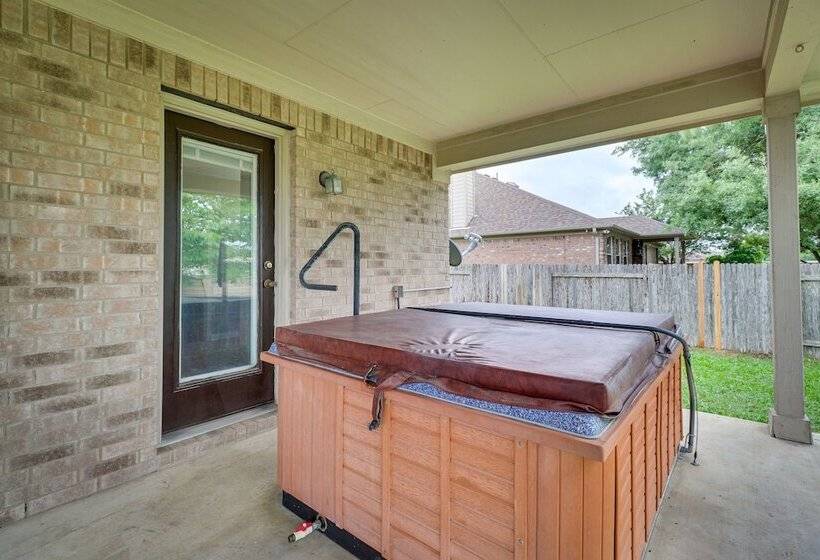 Pet Friendly Round Rock Escape W/ Hot Tub!