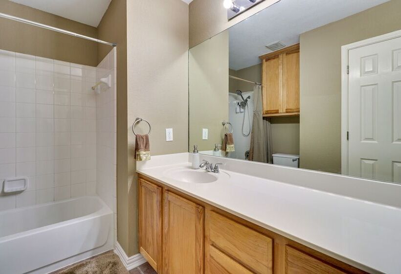 Pet Friendly Round Rock Escape W/ Hot Tub!