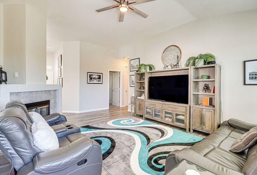 8 Mi To Dtwn Reno: Sparks Escape W/ Fenced Yard