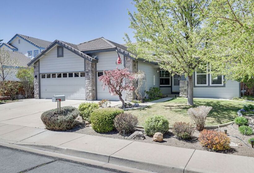 8 Mi To Dtwn Reno: Sparks Escape W/ Fenced Yard