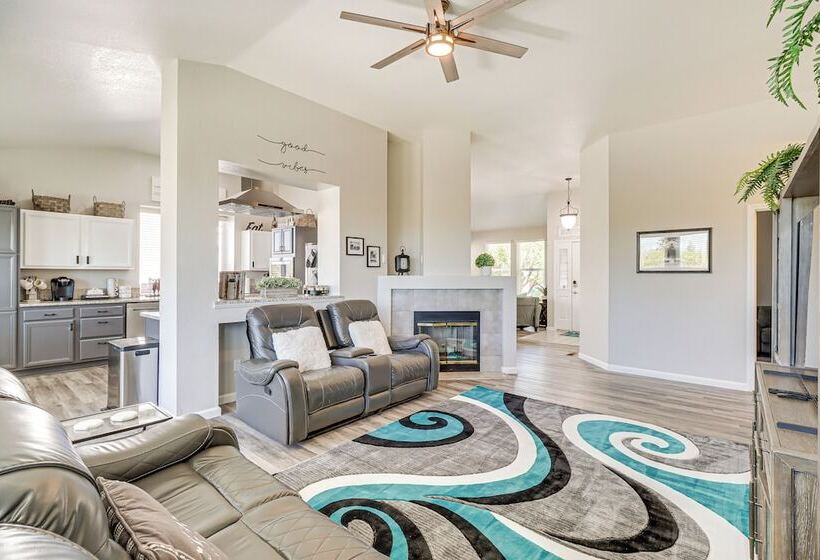 8 Mi To Dtwn Reno: Sparks Escape W/ Fenced Yard