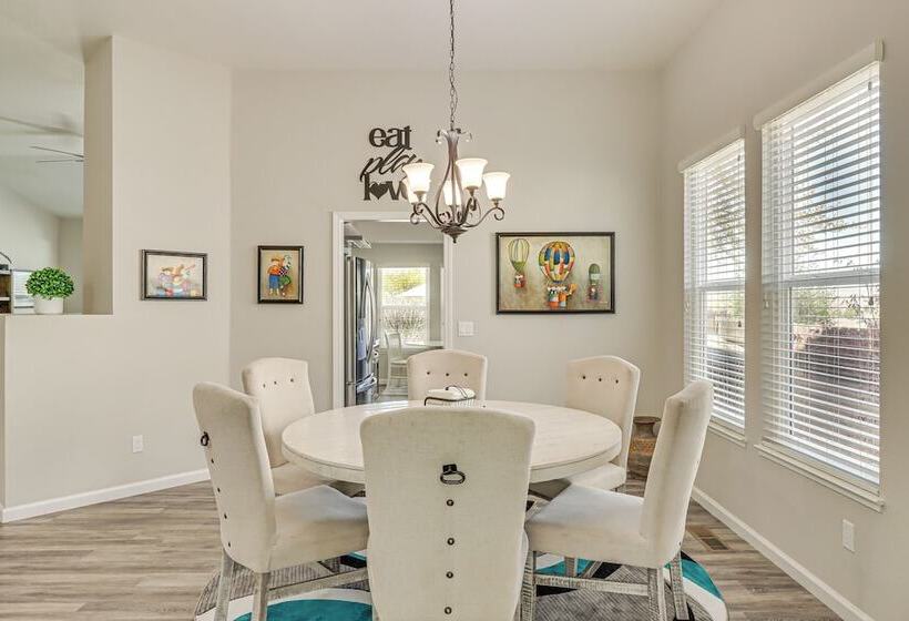 8 Mi To Dtwn Reno: Sparks Escape W/ Fenced Yard