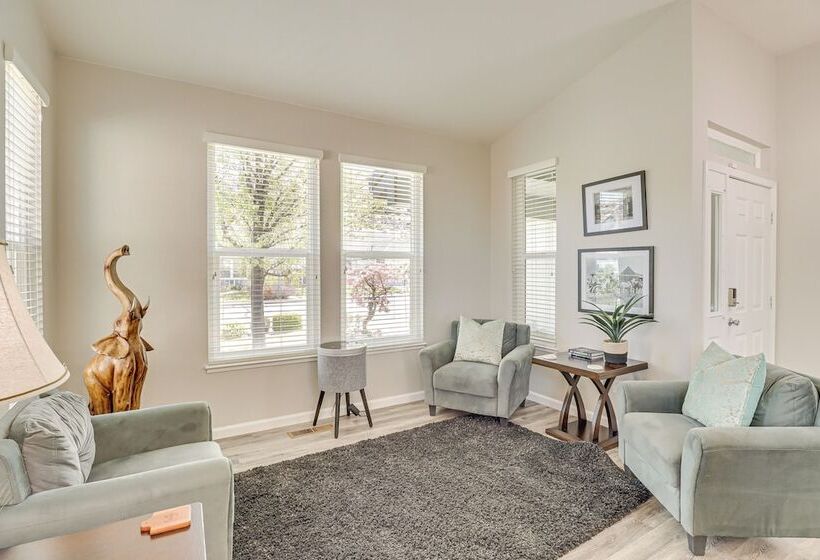 8 Mi To Dtwn Reno: Sparks Escape W/ Fenced Yard