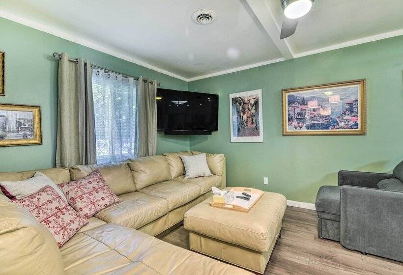 Pet Friendly Taylor Home W/ Backyard Oasis!