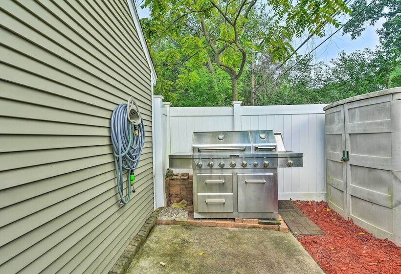 Pet Friendly Taylor Home W/ Backyard Oasis!