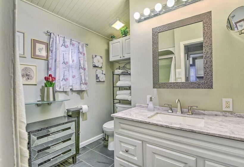 Pet Friendly Taylor Home W/ Backyard Oasis!