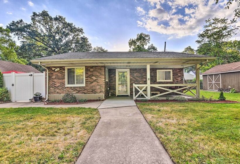 Pet Friendly Taylor Home W/ Backyard Oasis!