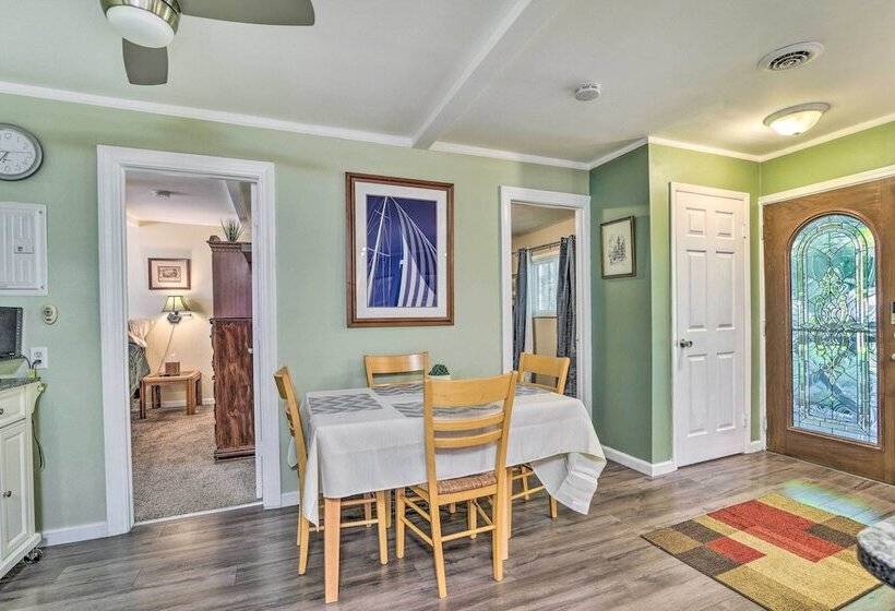 Pet Friendly Taylor Home W/ Backyard Oasis!