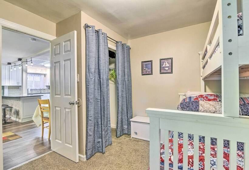 Pet Friendly Taylor Home W/ Backyard Oasis!