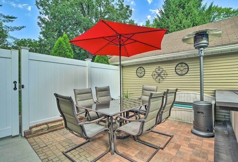 Pet Friendly Taylor Home W/ Backyard Oasis!