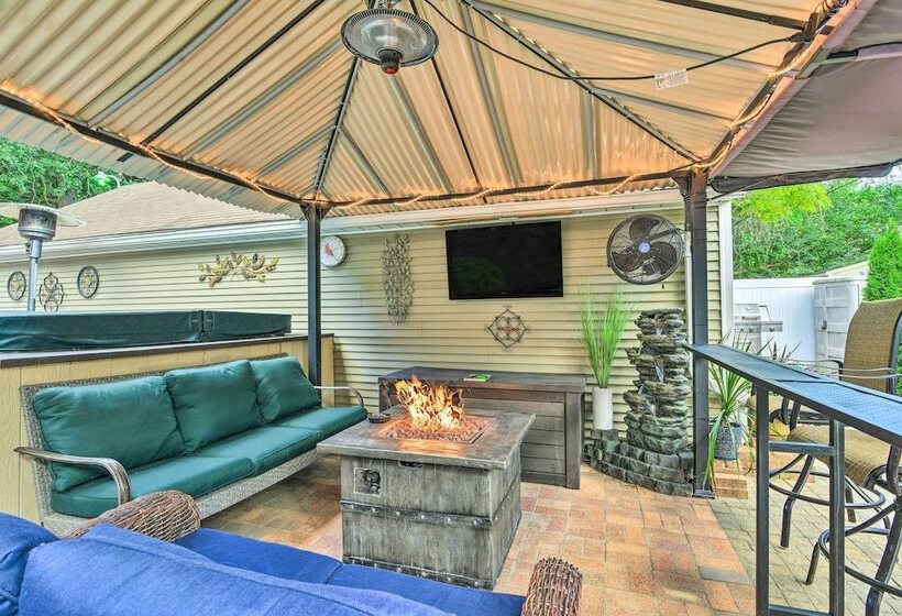 Pet Friendly Taylor Home W/ Backyard Oasis!