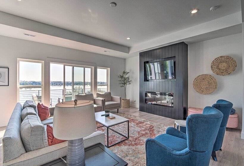 Picturesque Moses Lake House W/ Boating Dock