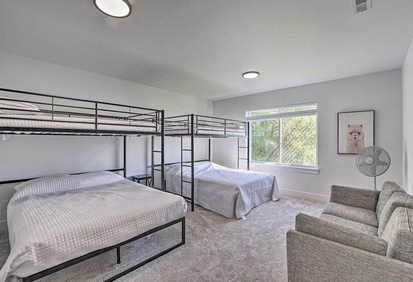 Picturesque Moses Lake House W/ Boating Dock