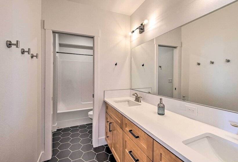 Picturesque Moses Lake House W/ Boating Dock