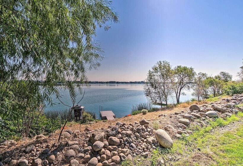 Picturesque Moses Lake House W/ Boating Dock