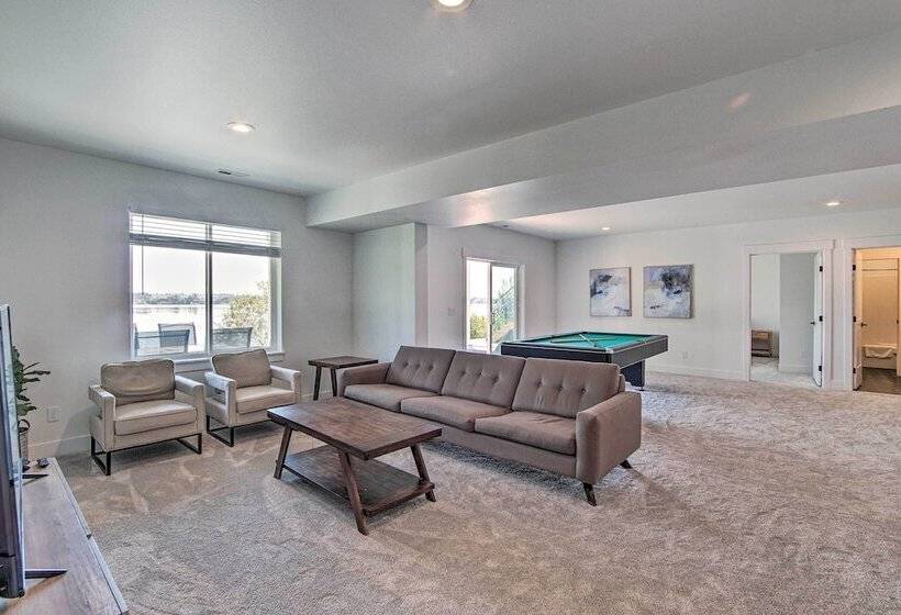 Picturesque Moses Lake House W/ Boating Dock