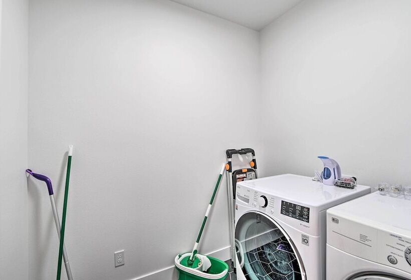 Picturesque Moses Lake House W/ Boating Dock