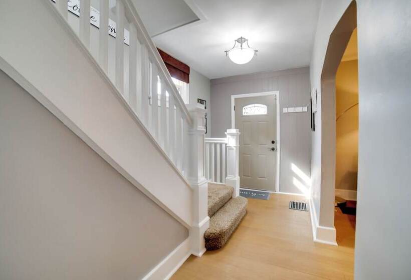 Pittsburgh Home W/ Private Yard 3 Mi To Dtwn!