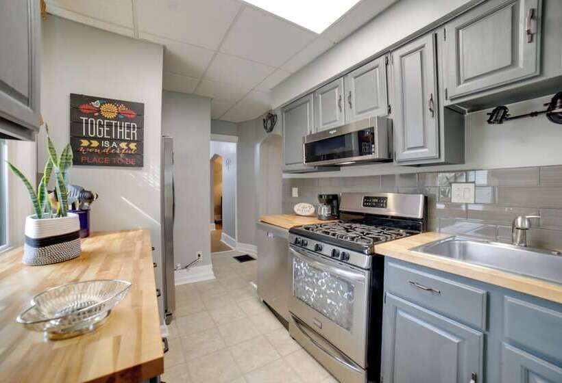 Pittsburgh Home W/ Private Yard 3 Mi To Dtwn!