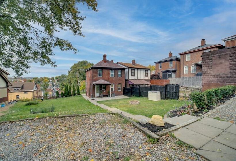Pittsburgh Home W/ Private Yard 3 Mi To Dtwn!