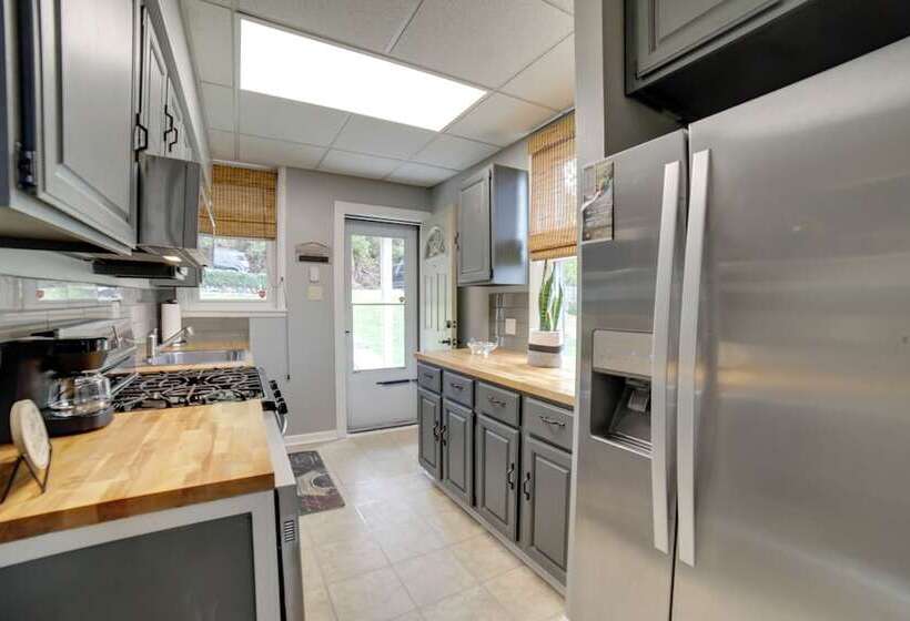 Pittsburgh Home W/ Private Yard 3 Mi To Dtwn!