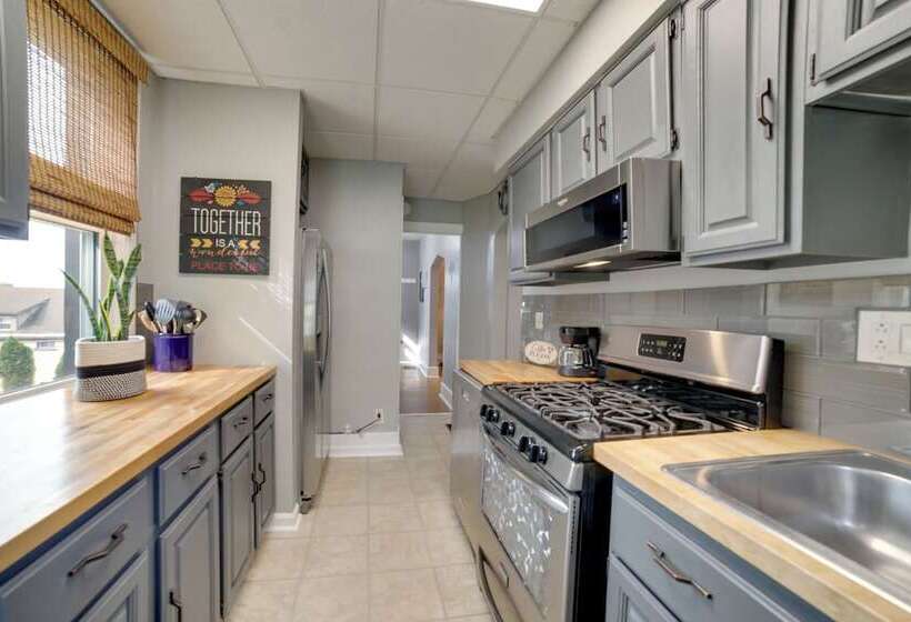 Pittsburgh Home W/ Private Yard 3 Mi To Dtwn!