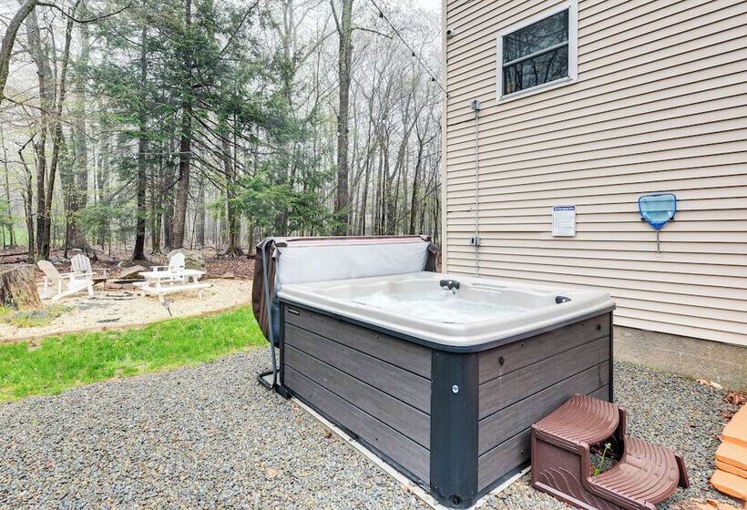 Hot Tub + Games: Home Near Tobyhanna State Park