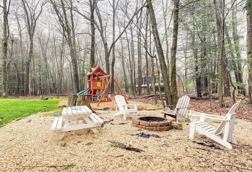 Hot Tub + Games: Home Near Tobyhanna State Park