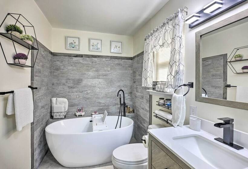 Hot Tub + Games: Home Near Tobyhanna State Park