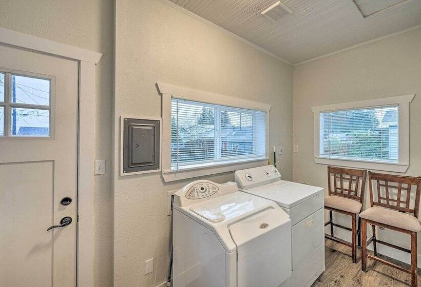 Port Angeles Retreat   1 Mi To Downtown!