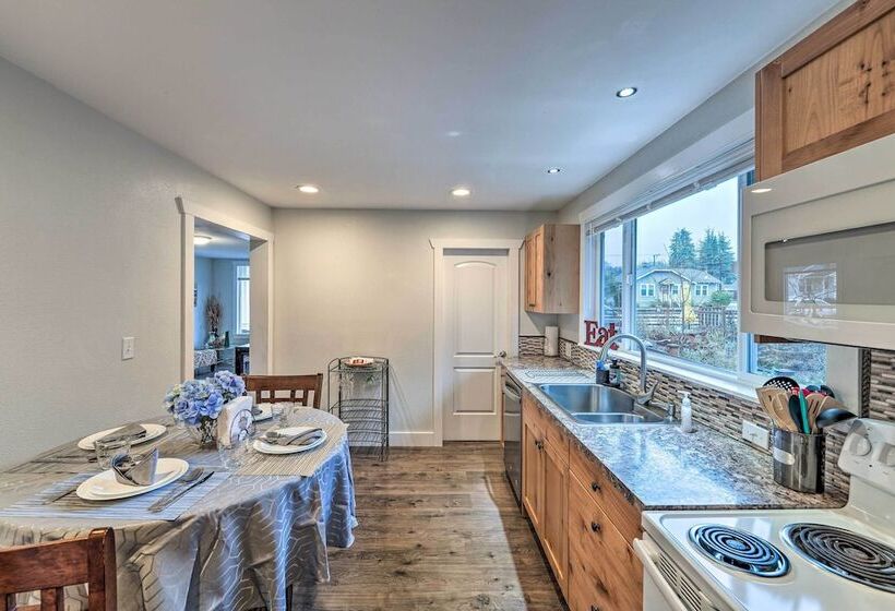 Port Angeles Retreat   1 Mi To Downtown!